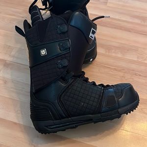 Burton size 9 Hail snowboarding boots. Excellent condition!